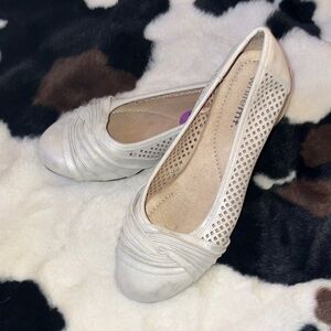 White Mountain Silver Perforated Flats
